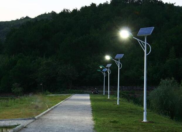 太陽(yáng)能路燈陰雨天
