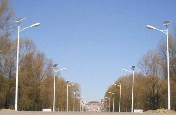 批發(fā)30w太陽能路燈多少錢一盞