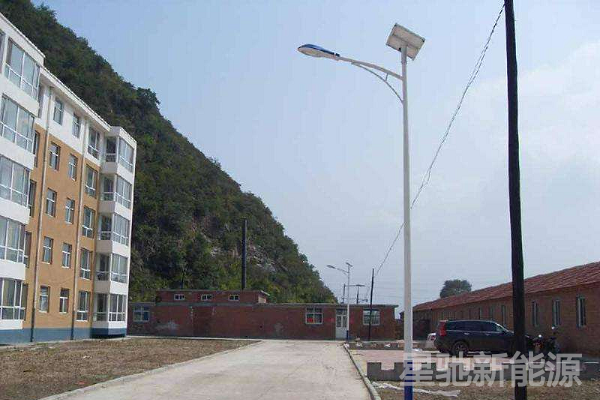 5米太陽(yáng)能路燈